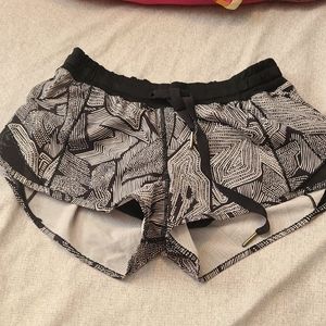Lululemon Hotty hot short print
